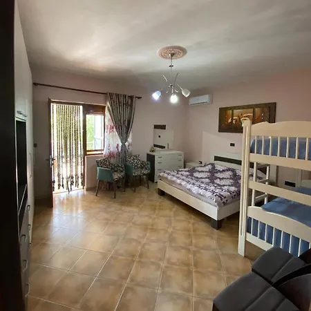 Sunset Homes * فلورا